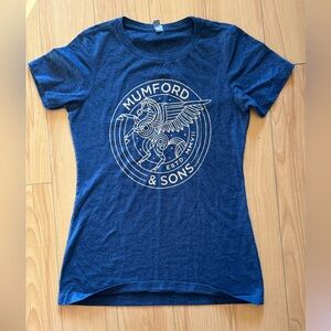 EUC MUMFORD AND SONS WOMEN’s CONCERT TEE ( fits a small)